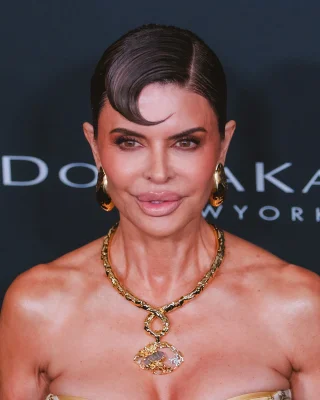 Lisa Rinna height profile photo