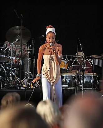 Lisa Simone height profile photo