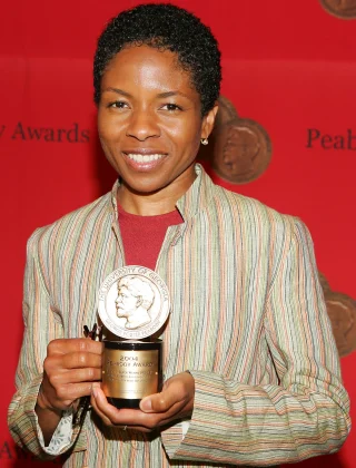 LisaGay Hamilton height profile photo
