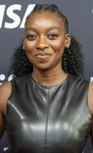 Little Simz height profile photo