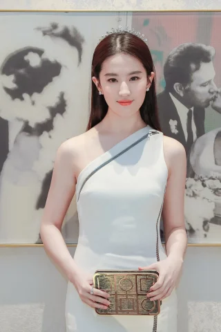 Liu Yifei height profile photo