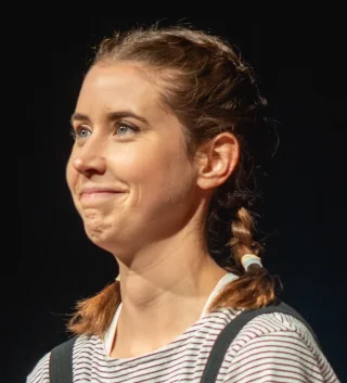 Liz Kingsman height profile photo