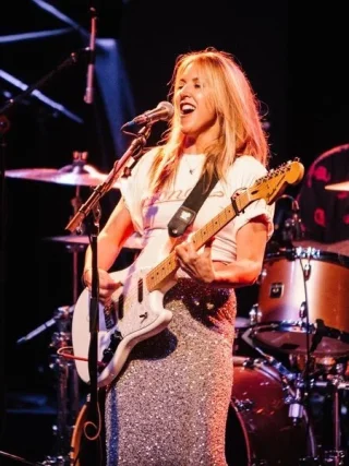 Liz Phair height profile photo