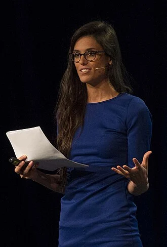 Liz Plank height profile photo
