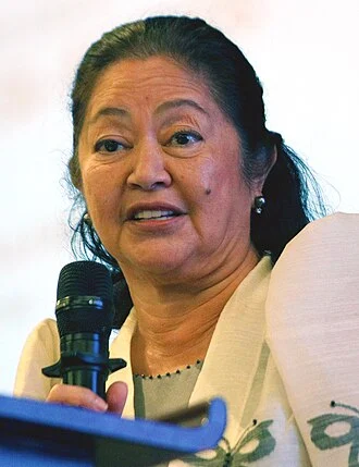 Liza Araneta Marcos height profile photo