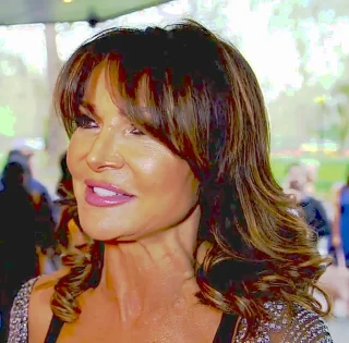Lizzie Cundy height profile photo