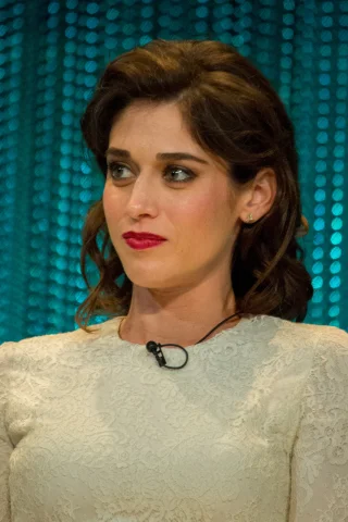 Lizzy Caplan height profile photo