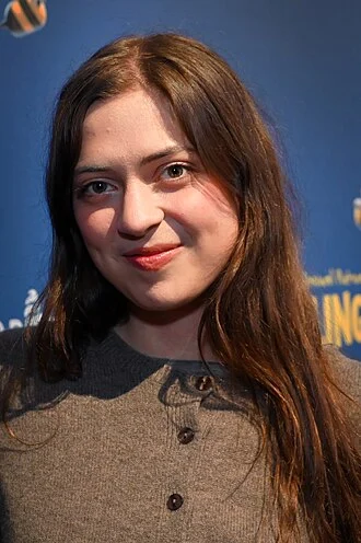 Lizzy McAlpine height profile photo