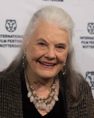 Lois Smith height profile photo