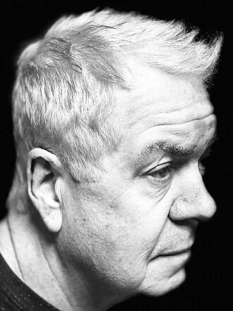 Lol Tolhurst height profile photo