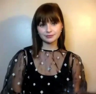 Lola Petticrew height profile photo
