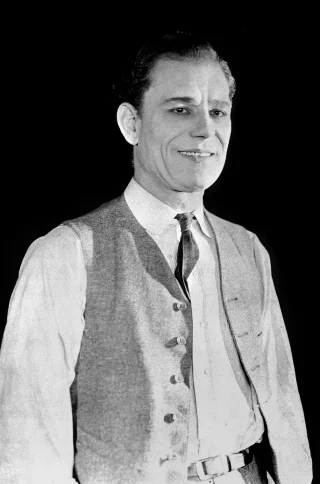 Lon Chaney height profile photo