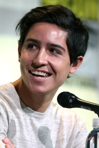 Lorenzo James Henrie height profile photo