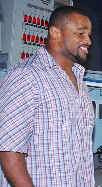 Lorenzo Neal height profile photo