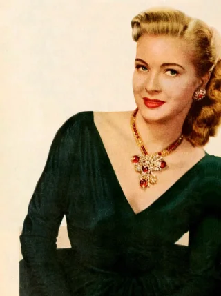 Lori Nelson height profile photo