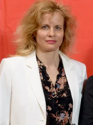 Lori Singer height profile photo