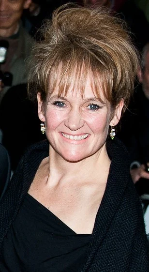 Lorraine Ashbourne height profile photo