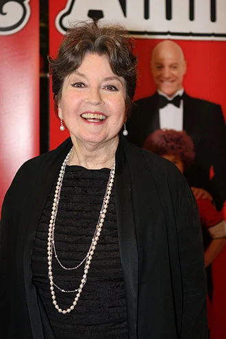 Lorraine Bayly height profile photo