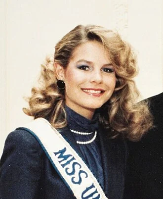 Lorraine Downes height profile photo