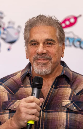 Lou Ferrigno height profile photo