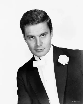 Louis Jourdan height profile photo