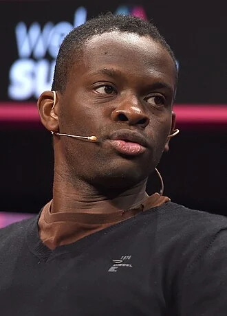 Louis Saha height profile photo