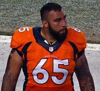 Louis Vasquez (American football) height profile photo