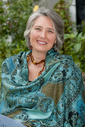 Louise Penny height profile photo