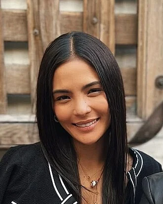 Lovi Poe height profile photo