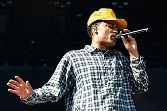 Loyle Carner height profile photo