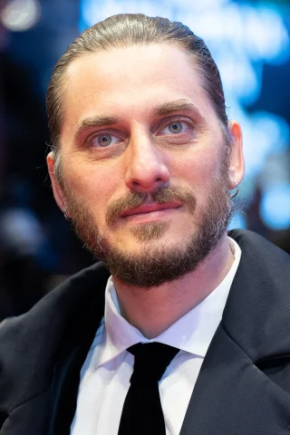 Luca Marinelli height profile photo