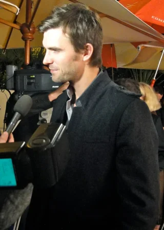 Lucas Bryant height profile photo