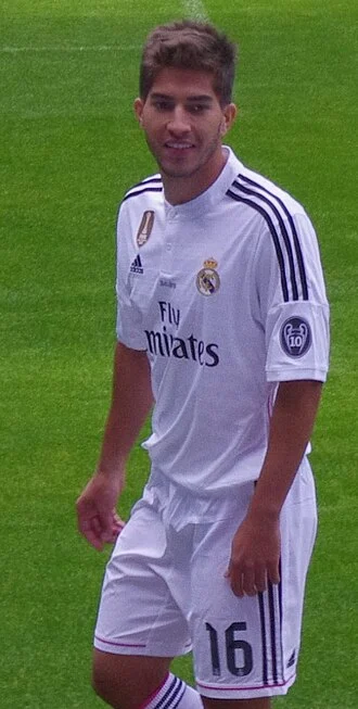 Lucas Silva (footballer, born 1993) height profile photo