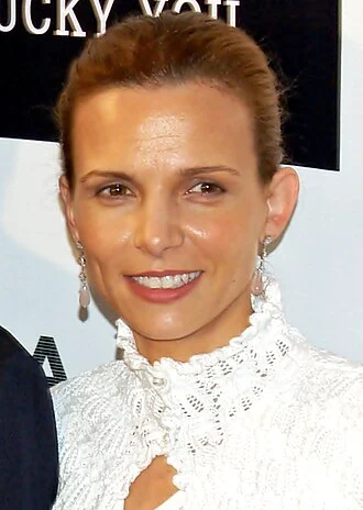 Luciana Pedraza height profile photo
