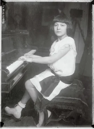 Lucie Stern height profile photo