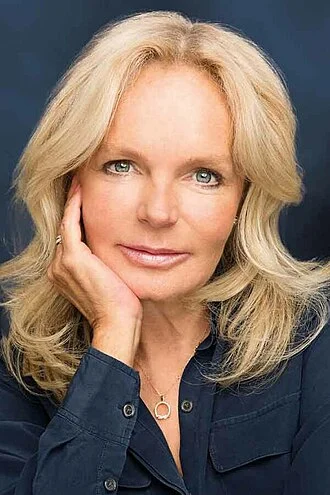 Lucinda Riley height profile photo