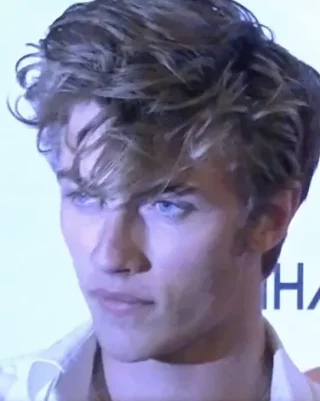Lucky Blue Smith height profile photo