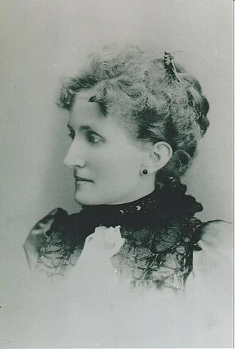 Lucy Bacon height profile photo
