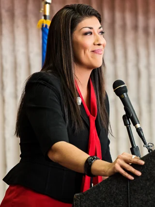 Lucy Flores height profile photo