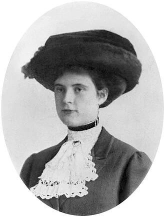 Lucy Mercer Rutherfurd height profile photo