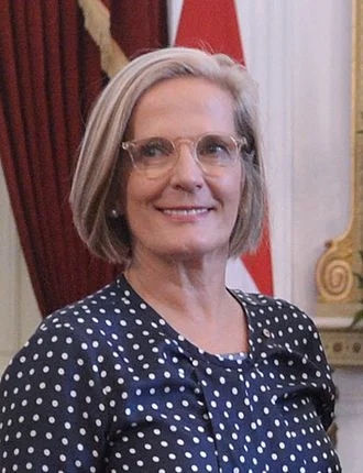 Lucy Turnbull height profile photo