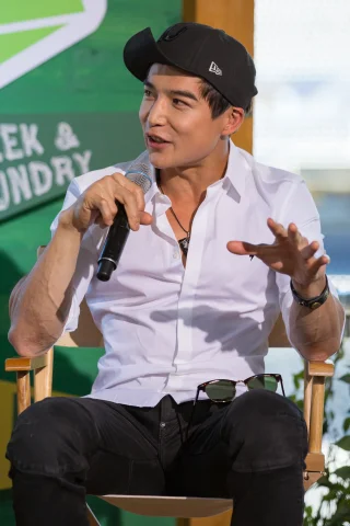 Ludi Lin height profile photo