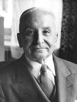 Ludwig von Mises height profile photo