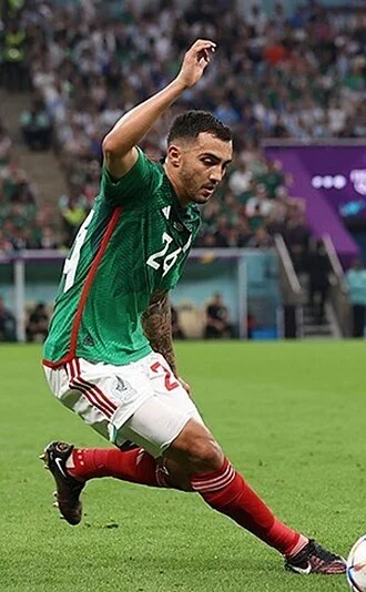 Luis Chávez (footballer) height profile photo