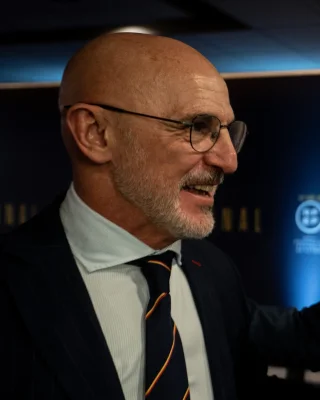 Luis de la Fuente (footballer, born 1961) height profile photo