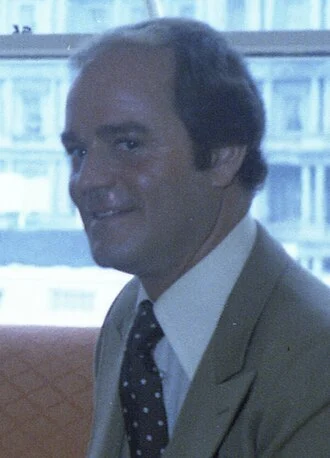Luis Estévez height profile photo