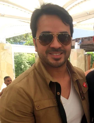 Luis Fonsi height profile photo