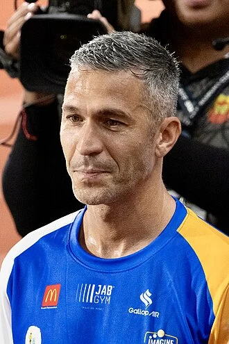 Luis García (footballer, born 1978) height profile photo