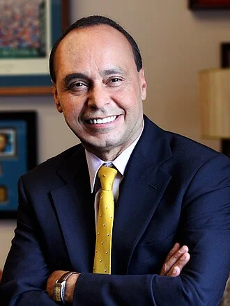 Luis Gutiérrez height profile photo
