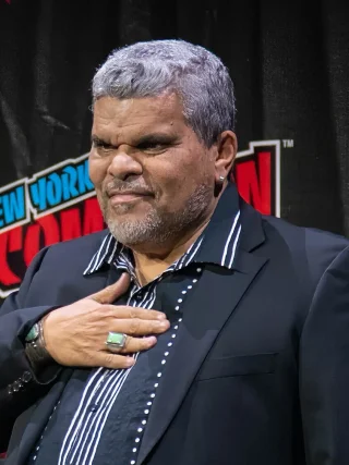 Luis Guzmán height profile photo